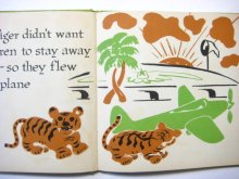 他の写真2: ジョン・ベッグ「Two Little Tigers and how they flew」1947年